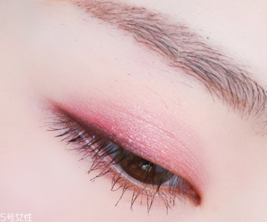 適合畫桃花妝的眼影有哪些？單眼皮桃花妝畫法步驟