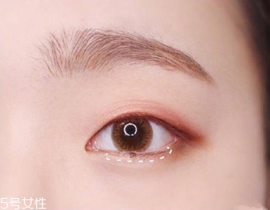 適合畫桃花妝的眼影有哪些？單眼皮桃花妝畫法步驟