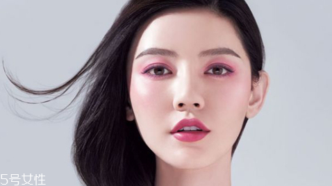 適合畫桃花妝的眼影有哪些？單眼皮桃花妝畫法步驟