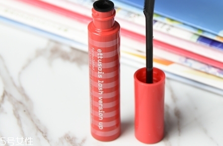 ettusais艾杜莎睫毛膏打底膏怎么用？睫毛一天不會(huì)塌