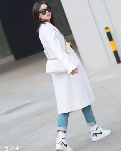 長(zhǎng)款大衣搭配什么鞋子？這樣穿氣場(chǎng)兩米八