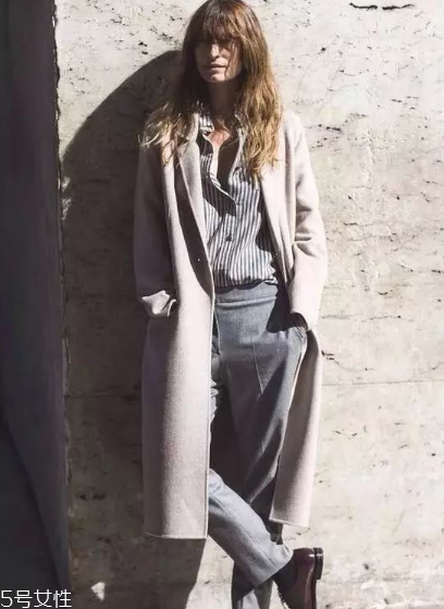 長(zhǎng)款大衣搭配什么鞋子？這樣穿氣場(chǎng)兩米八