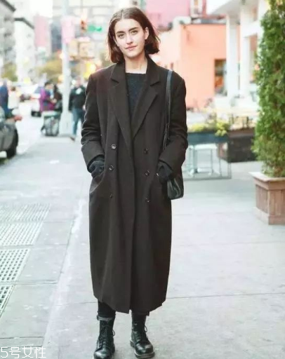 長(zhǎng)款大衣搭配什么鞋子？這樣穿氣場(chǎng)兩米八