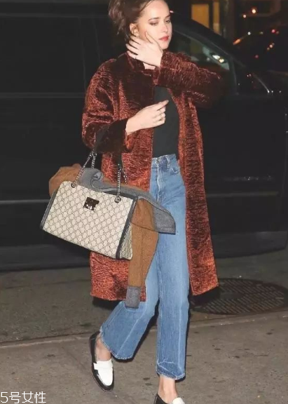 長(zhǎng)款大衣搭配什么鞋子？這樣穿氣場(chǎng)兩米八