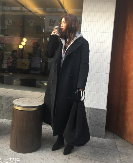 雙排扣大衣怎么搭配？塑造干練女人味