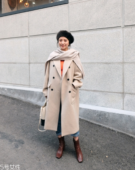 雙排扣大衣怎么搭配？塑造干練女人味