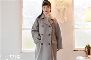 雙排扣大衣怎么搭配？塑造干練女人味