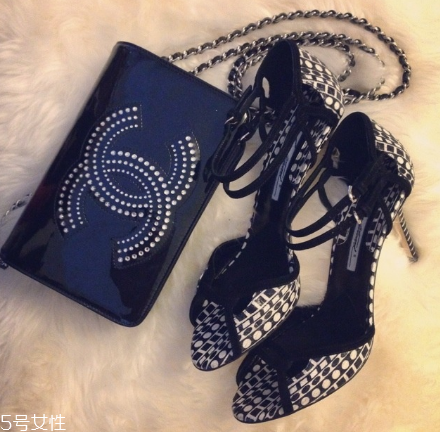 brian atwood是奢侈品嗎？經(jīng)典的維秘t臺戰(zhàn)靴