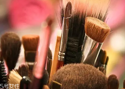 化妝刷怎么挑選？9種化妝刷全解析