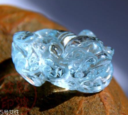 海藍(lán)寶是什么材質(zhì)？別再冤枉它是水晶了