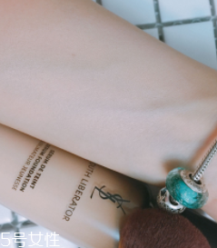 粉底露怎么上妝？底妝刷上妝攻略