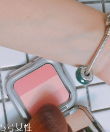 粉底露怎么上妝？底妝刷上妝攻略