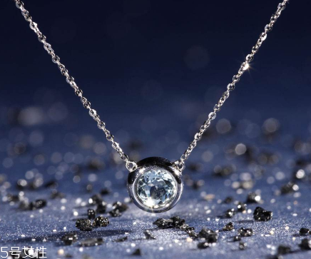 海藍(lán)寶是越透越好嗎？它是海水的化身