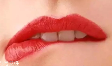 紀(jì)梵希和tf口紅哪個好？紀(jì)梵希和tomford你選擇哪一支