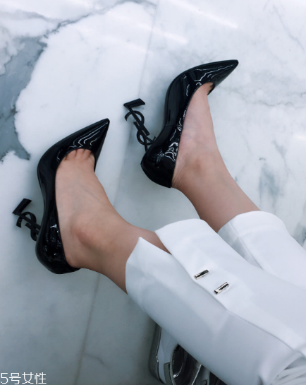 圣羅蘭鞋子多少錢？時髦的女性都在穿它