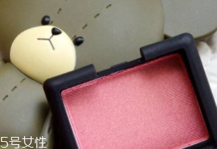 腮紅碎了該怎么解救？這4步變廢為寶