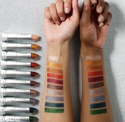 美寶蓮金屬唇膏色號試色 首支啞光金屬唇膏全試色 美寶蓮金屬唇膏色號試色 首支啞光金屬唇膏全試色