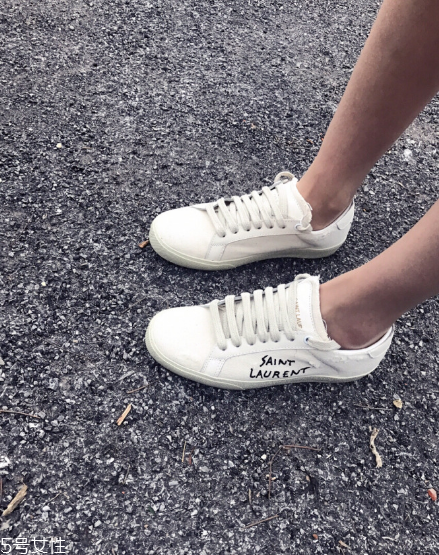 圣羅蘭小白鞋多少錢(qián)？絕對(duì)的百搭神器