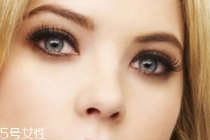 眼影粉和眼影膏哪個好？眼影粉適合干皮