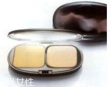 固體粉底怎么畫好看？5步打造光滑肌膚
