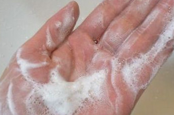 洗澡用沐浴露還是香皂好？請注意沐浴露使用問題