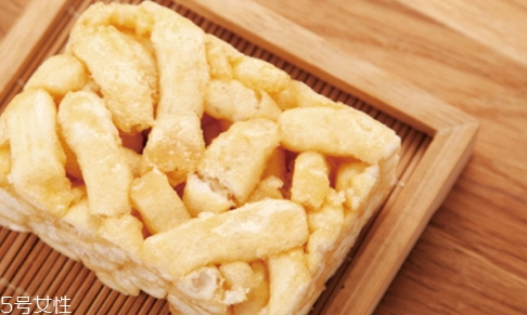 沙琪瑪產(chǎn)婦可以吃嗎？哺乳期吃東西要注意