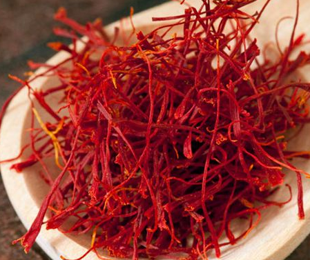 藏紅花泡腳放多少合適？一克藏紅花可泡3-4次