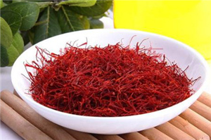 藏紅花泡腳放多少合適？一克藏紅花可泡3-4次