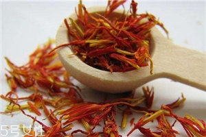 女生能用藏紅花泡腳嗎？經(jīng)期和妊娠期不能使用