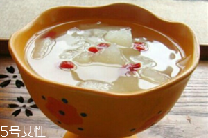 冰糖雪梨是熱喝還是涼喝好？冰糖雪梨怎么做？