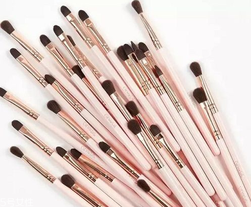 眼影膏和眼影哪個好用？日常眼影畫法教程