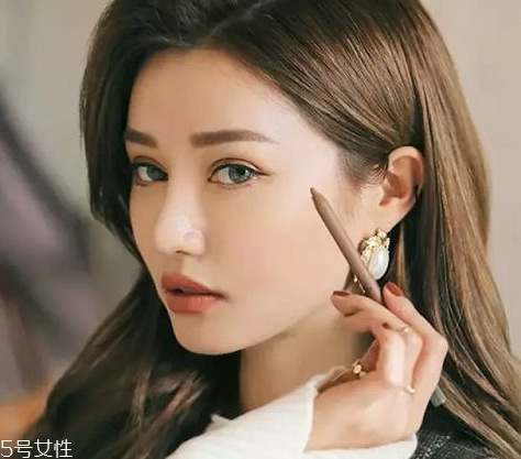 淡妝眼影怎么畫好看？好用的眼影膏和眼影產品推薦