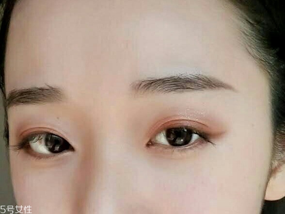 hold live眼影好用嗎？顯色度超贊