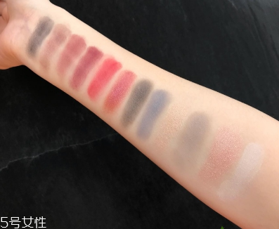 zoeva眼影多少錢？zoeva queens guard眼影盤試色