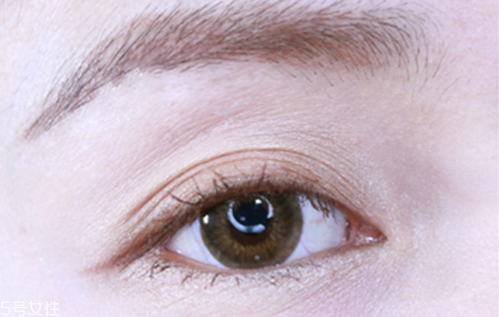 眼影膏和眼影哪個好用？日常眼影畫法教程