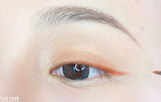 南瓜色眼影怎么畫？南瓜色眼妝畫法教程