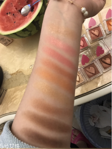 hold live單色眼影好用嗎？興起的國貨眼影試色