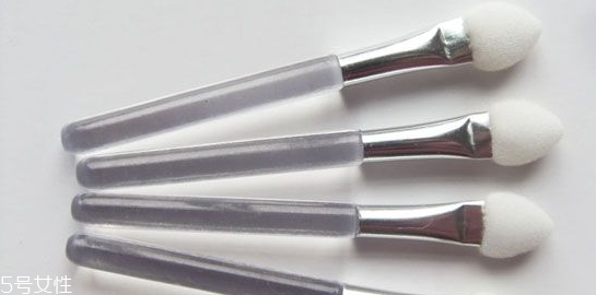 眼影刷和眼影棒哪個(gè)值得買？眼影刷水貂毛最好