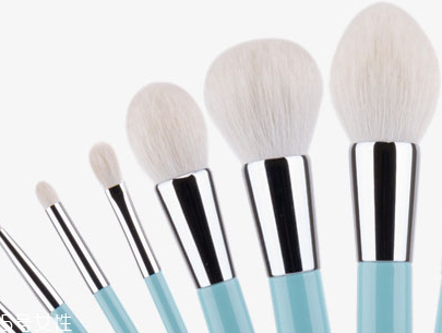 眼影刷和眼影棒哪個(gè)值得買？眼影刷水貂毛最好