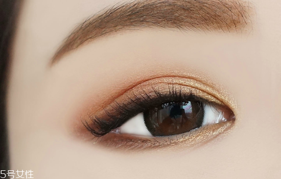 冬天眼影適合什么顏色？黃皮選擇南瓜色的理由