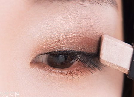 眼影膏和眼影哪個好用？日常眼影畫法教程