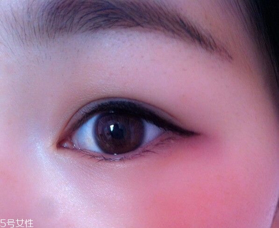 內雙怎么畫眼線？內雙眼皮畫眼妝技巧