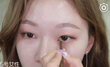 內雙怎么畫眼線？內雙眼皮畫眼妝技巧