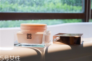 紀梵希少女面霜適合多大年齡？還你一個少女肌