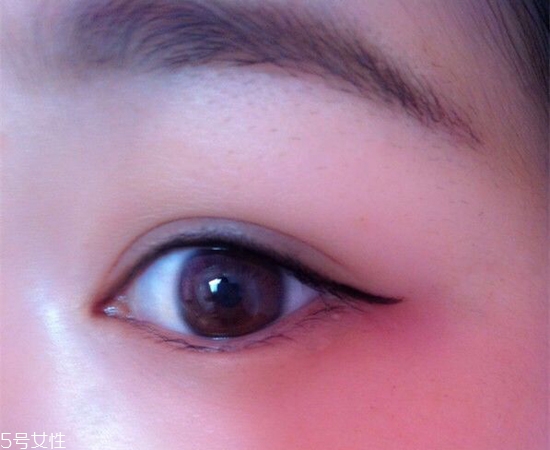 內雙怎么畫眼線？內雙眼皮畫眼妝技巧