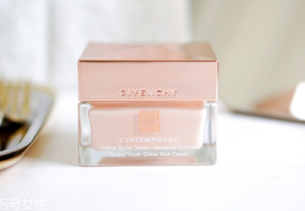 紀(jì)梵希面霜價(jià)格是多少？外貌控請(qǐng)注意