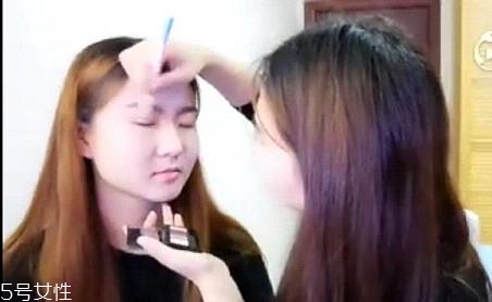 內雙怎么畫眼線？內雙眼皮畫眼妝技巧