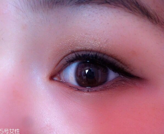 內雙怎么畫眼線？內雙眼皮畫眼妝技巧