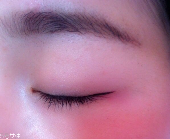 內雙怎么畫眼線？內雙眼皮畫眼妝技巧