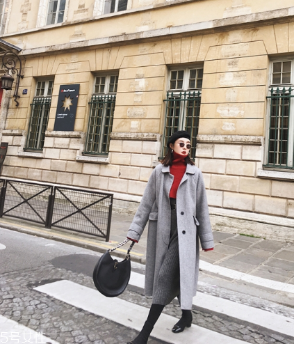 紅色毛衣配什么外套？冬季搭配風(fēng)度與溫度共存